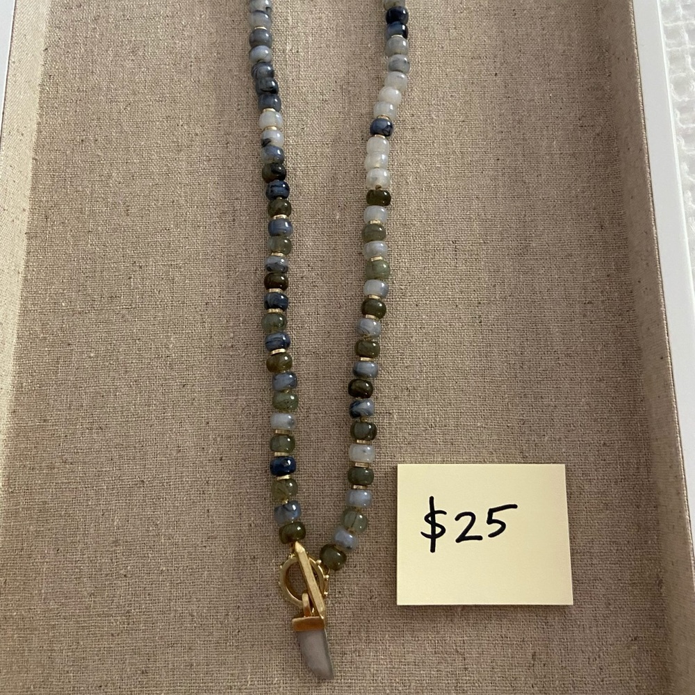 Stella & dot necklace